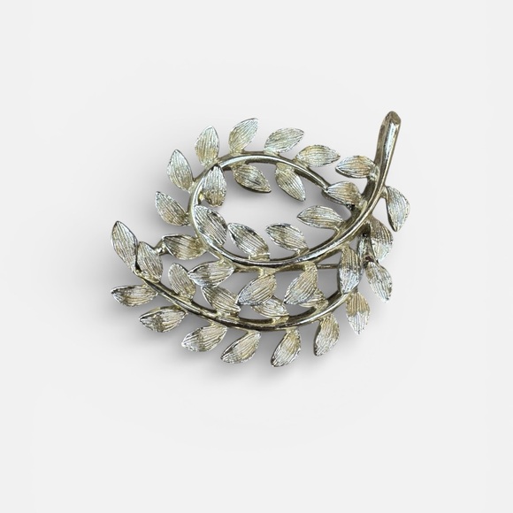 LISNER Signed Vintage Silver-Tone Leaf Brooch - Picture 7 of 9